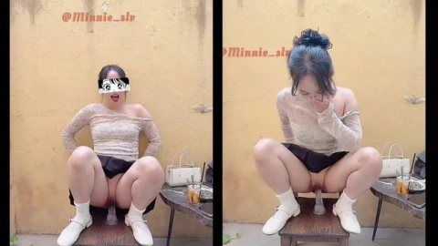 Rủ đi uống cà phê mà em mang cả đồ chơi ra nghịch giữa quán thế này
